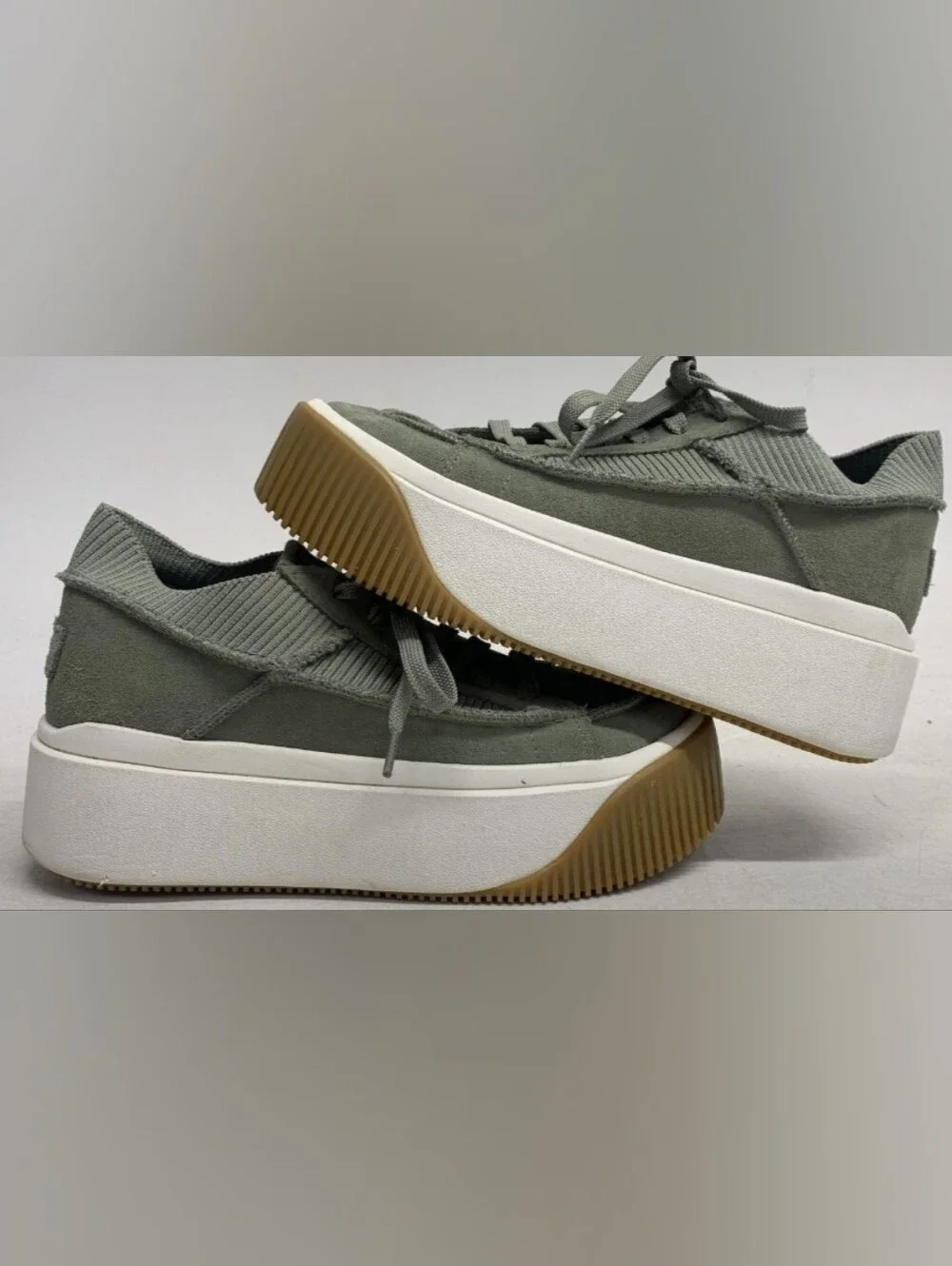 UGG sleek platform